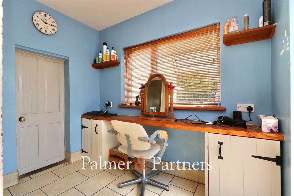 Salon/Office