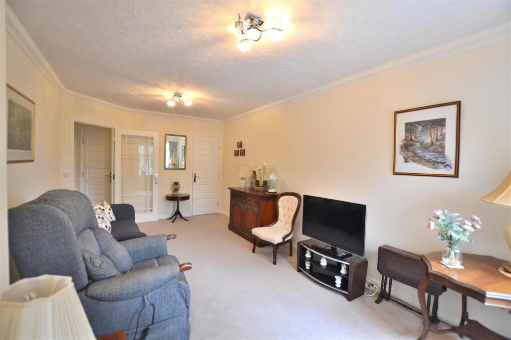 Living, Dining Room 1.JPG