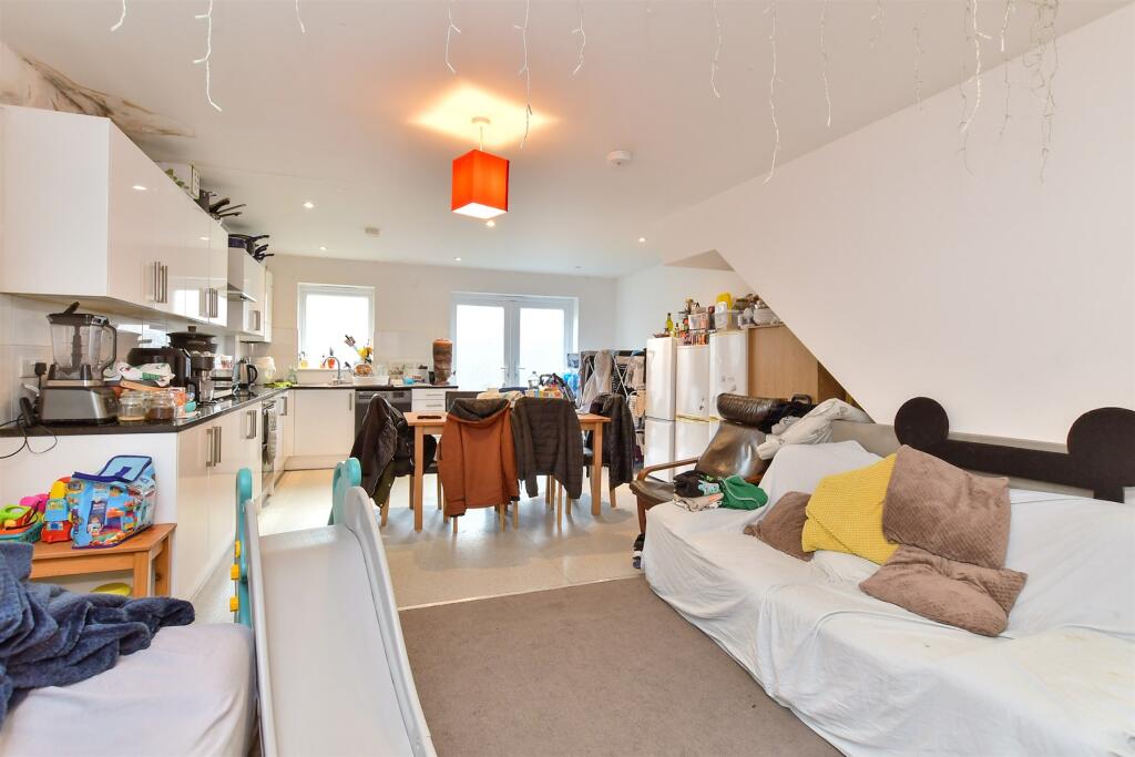 Kitchen/ Dining Area