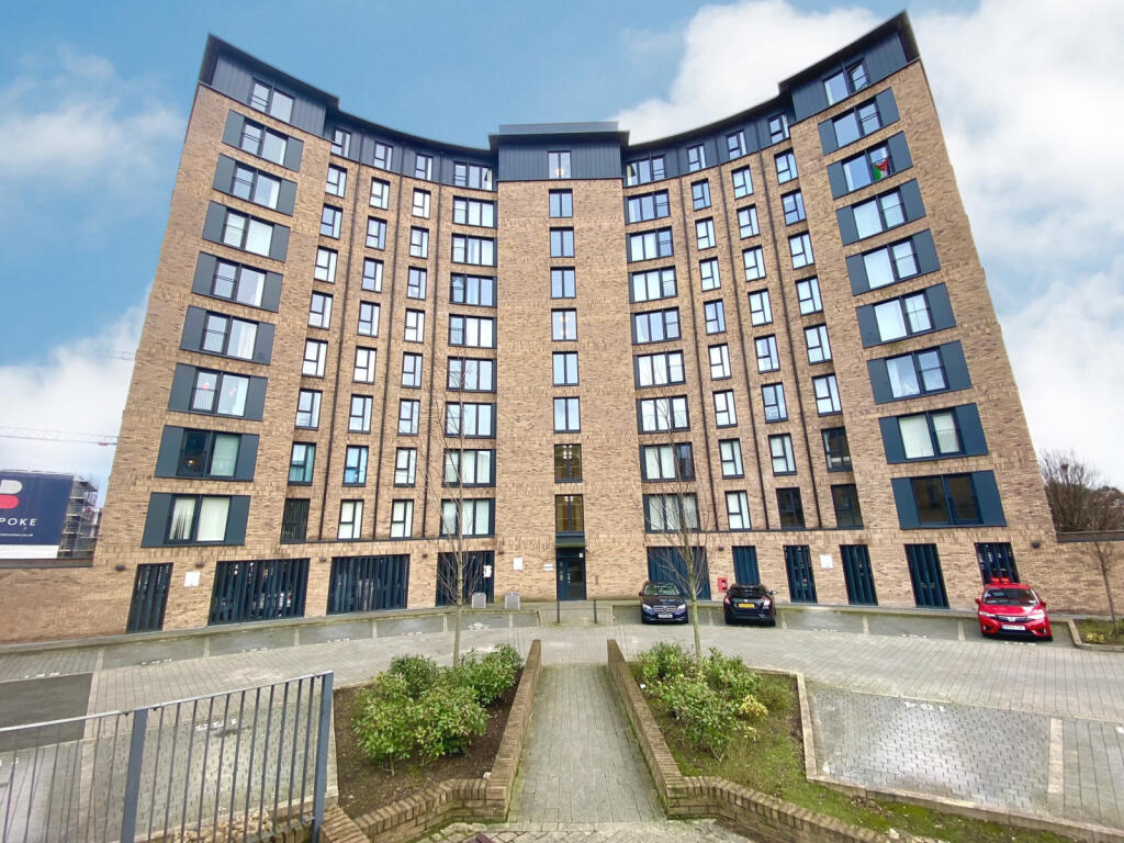 Modern Gated &amp; Furnished Top Floor Apartment With