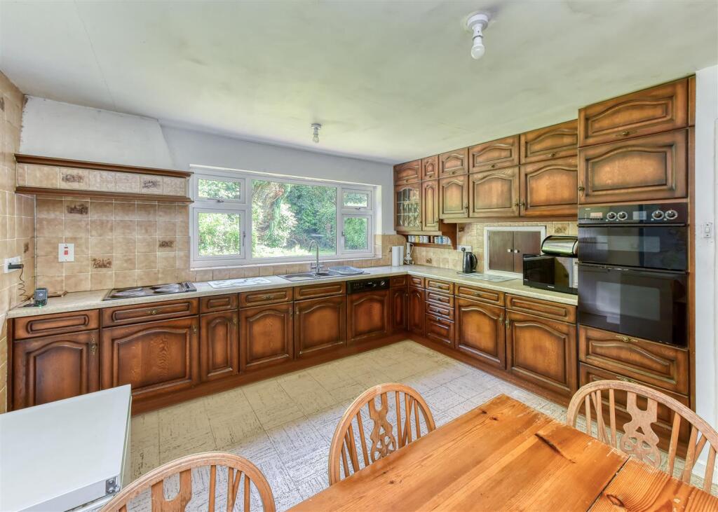 7a Quail Green-kitchen2.jpg