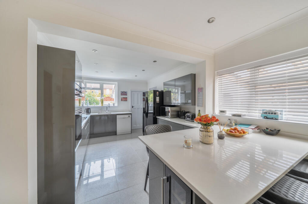 1369606-14-68efb3...