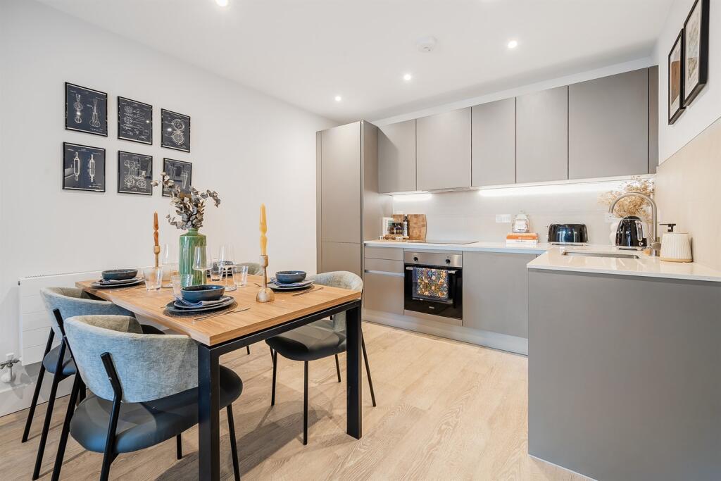 Kitchen/ Dining Room