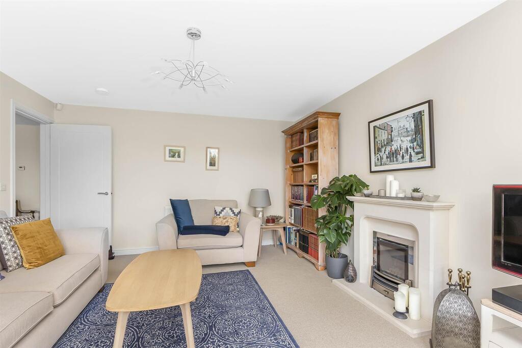 4 Buttercup Close, Lutterworth (15).jpg