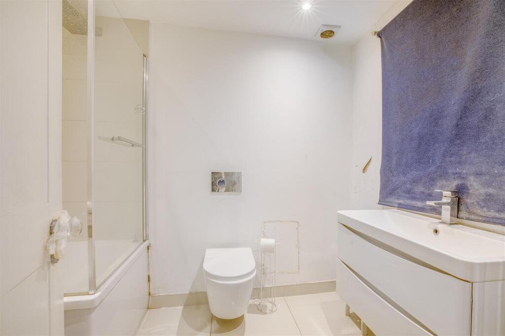 Flat 1, 27 High Street, HP11 2AG-10.jpg