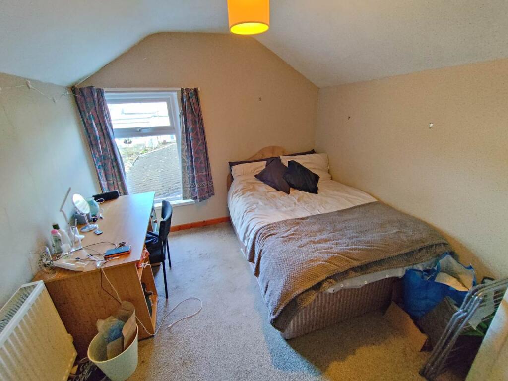 First floor rear bed