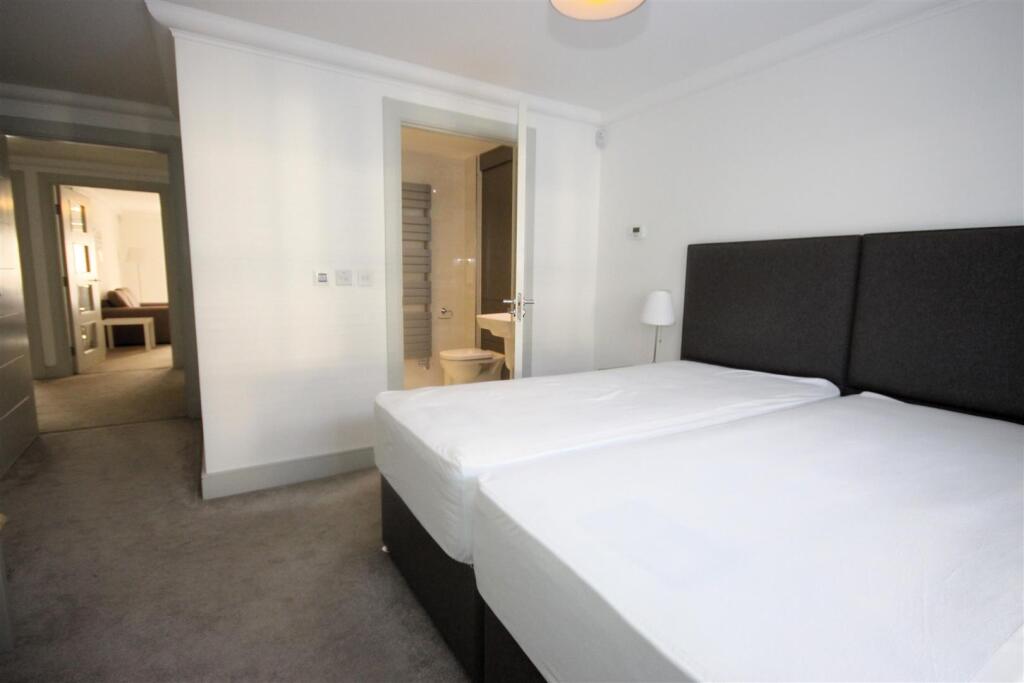 06Bedroom 1 (has en-suite).JPG