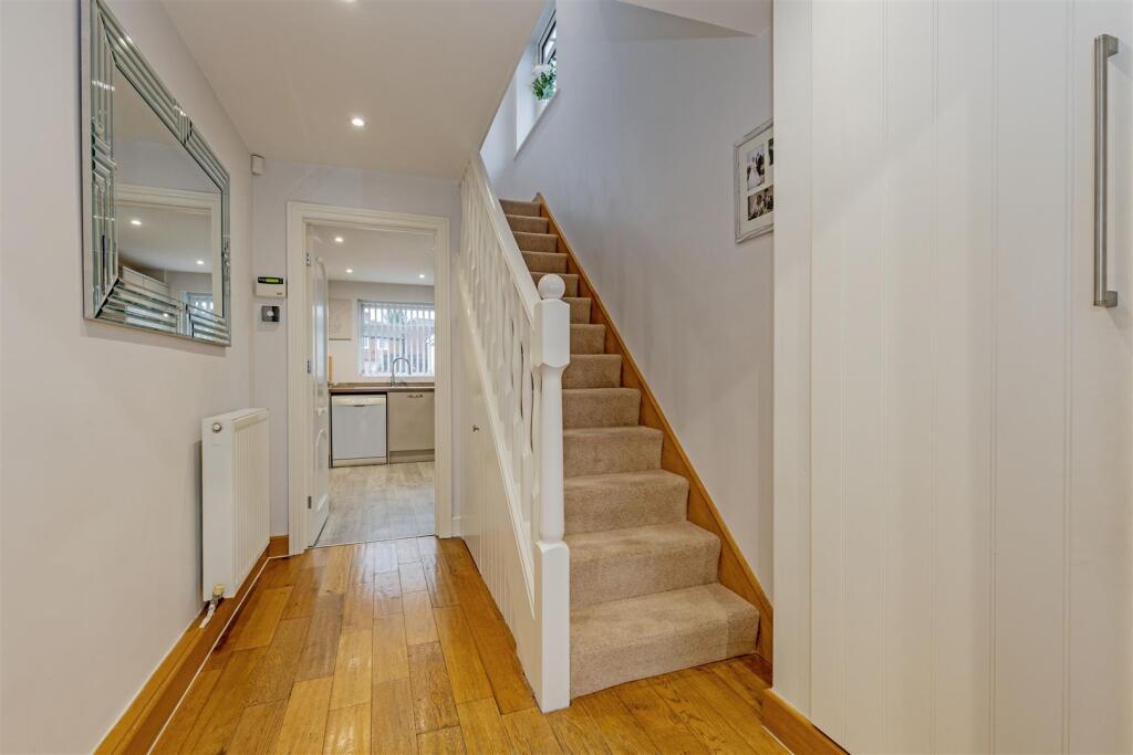 Entrance Hall-2.jpg