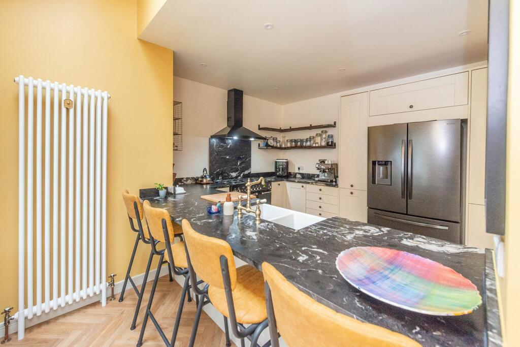 KITCHEN/BREAKFAST ROOM AND LOUNGE