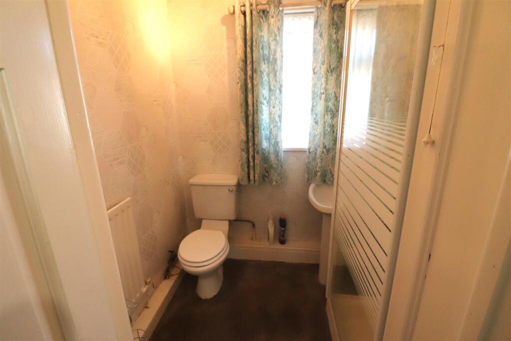 SHOWER ROOM