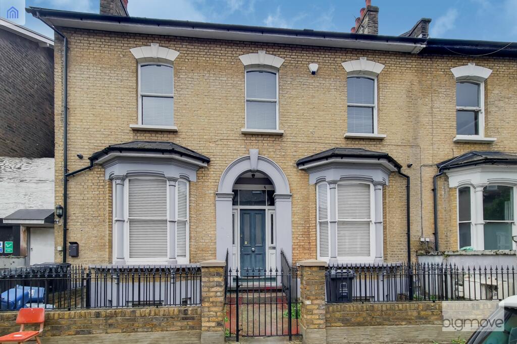 5 bedroom Apartment for rent