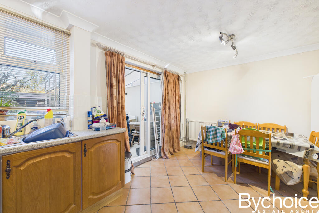 CAM05454G0-PR0087-STILL014