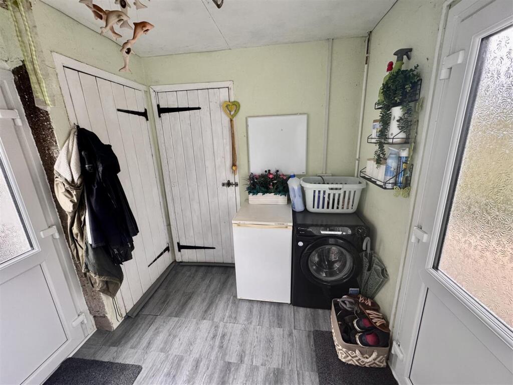 Utility/Rear Hall