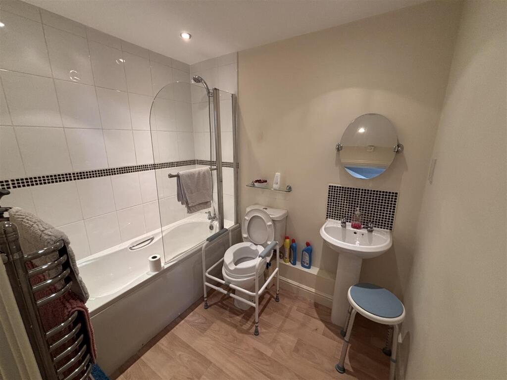 Main bathroom