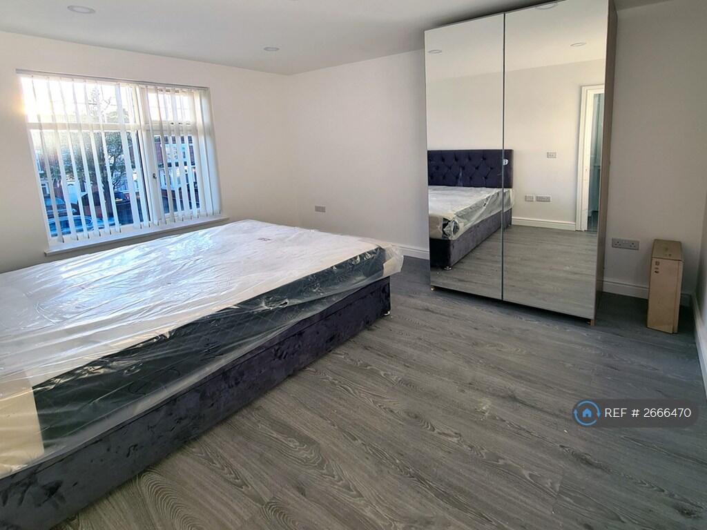 Bedroom 2 - Double Bed