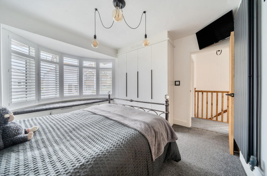 1310052-12-684af4...