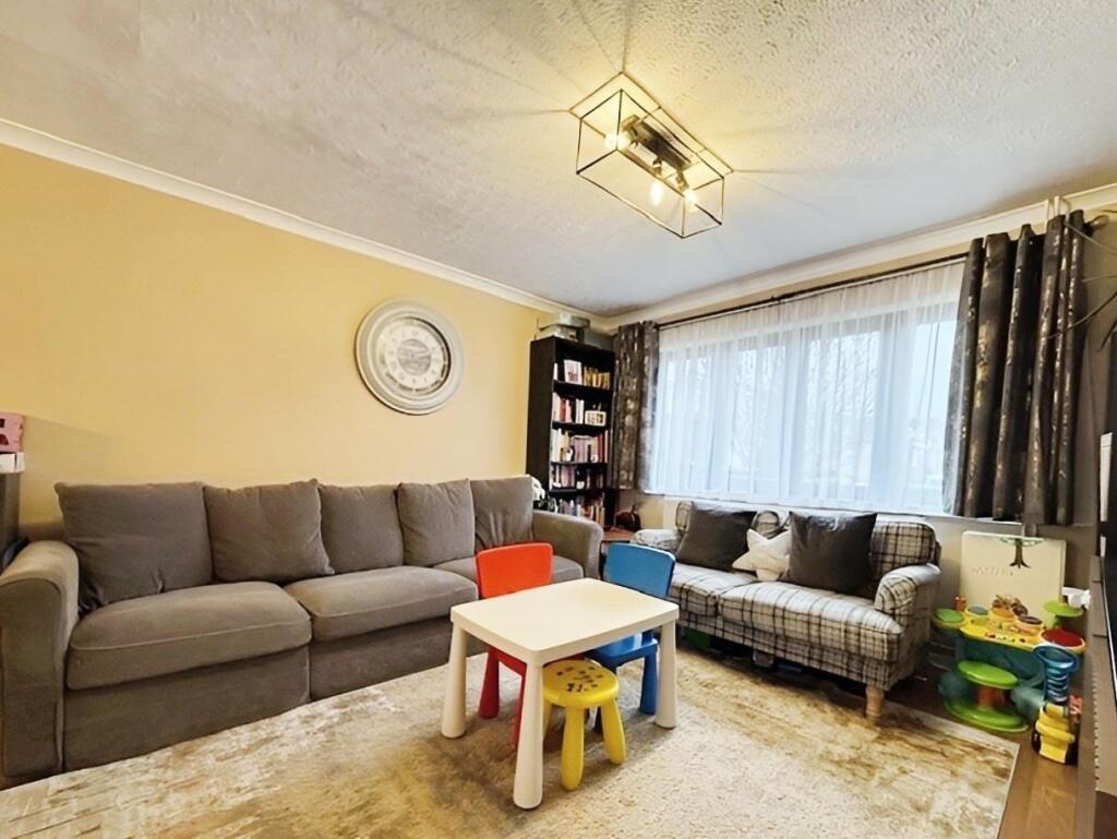 92f1024d-Living 201.jpg