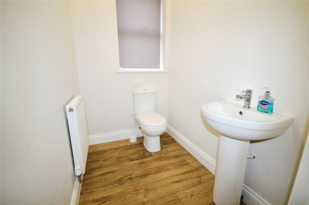 Cloakroom/Wc