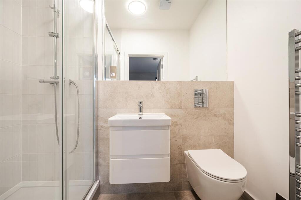 Shower room (b).jpg