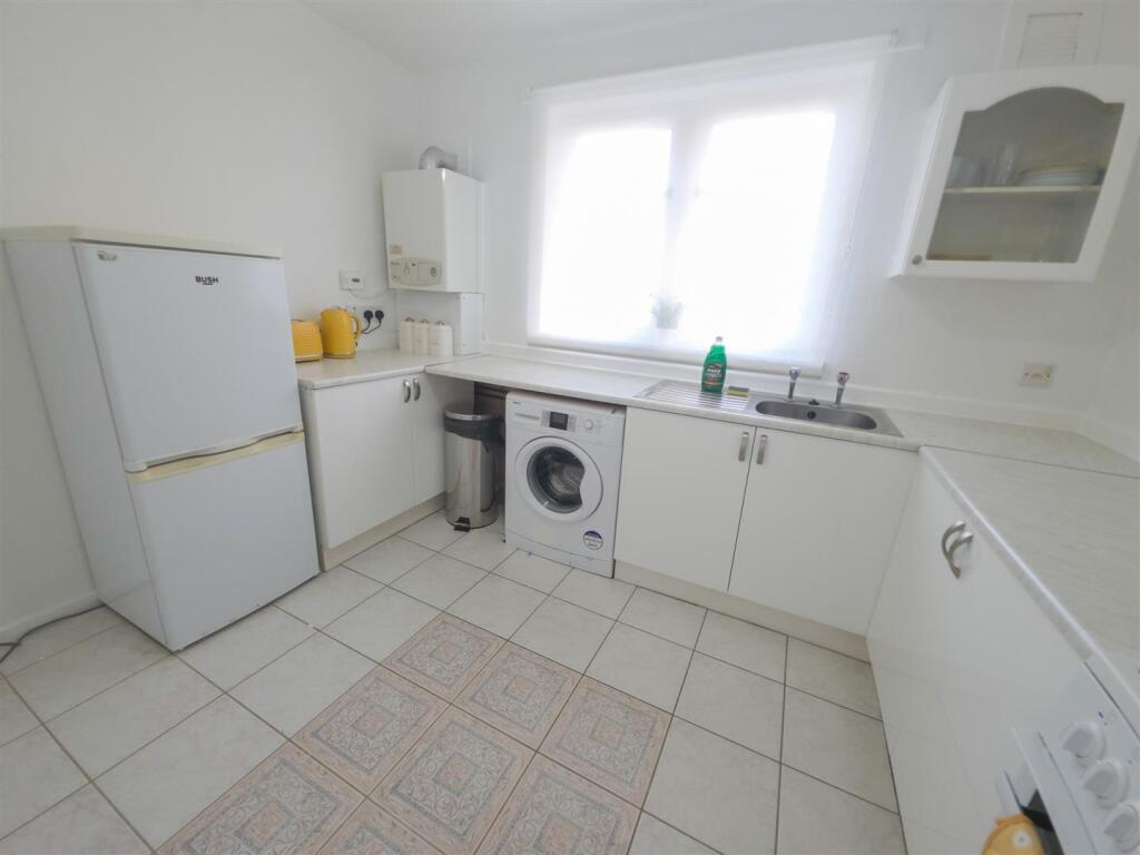 10 - Kitchen 2.jpeg