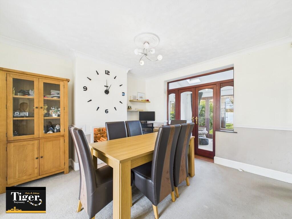 CAM02176G0-PR0505...