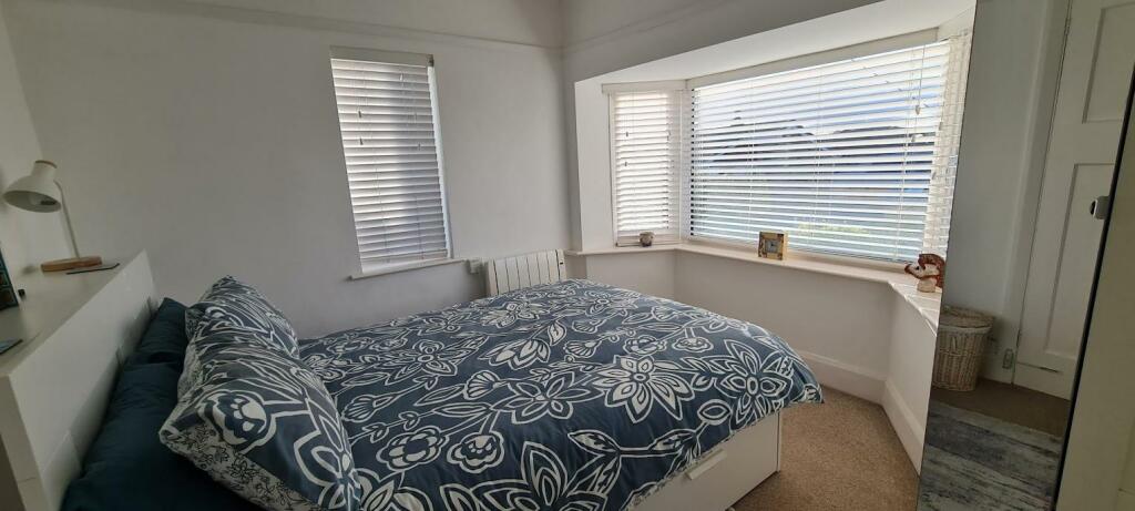 main bed (002).jpg