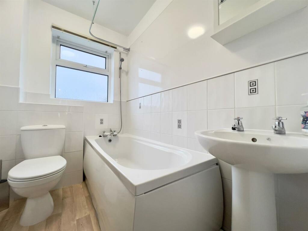 USE bathroom (5).jpg