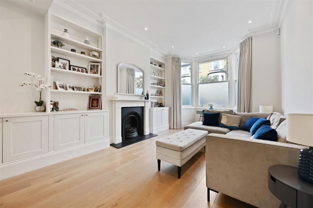 St Stephens Avenue - Reception