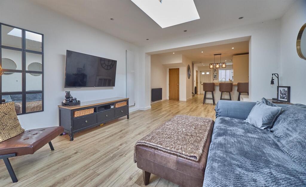 Open plan living/dining area