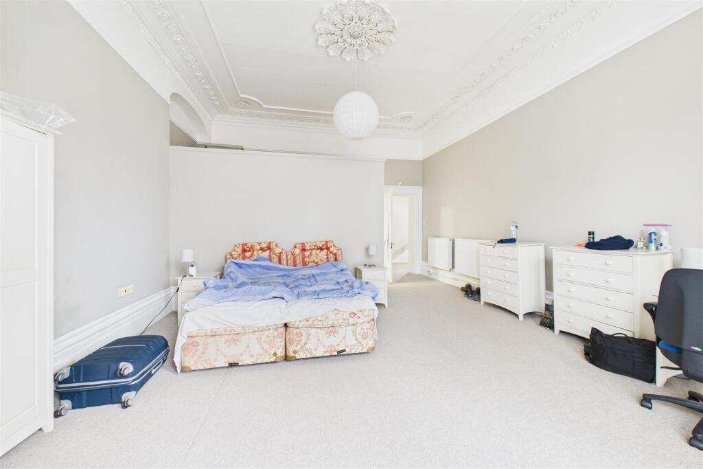 Flat 2, 21 Tyndalls Park Road, Clifton, Bristol BS