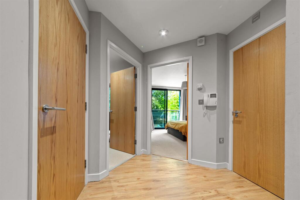 Apartment 3 Oak House 13.jpg