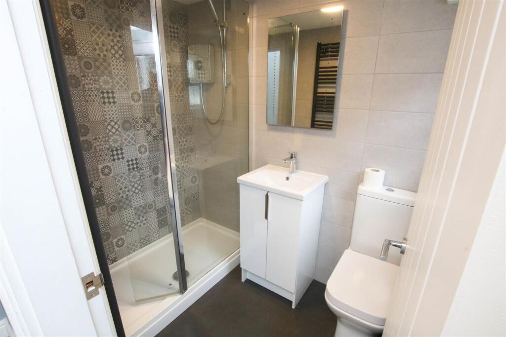 GROUND FLOOR SHOWER ROOM
