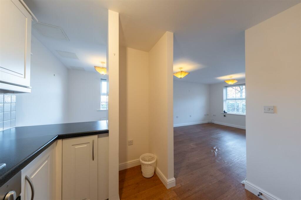 4 Eaton Court-002.jpg
