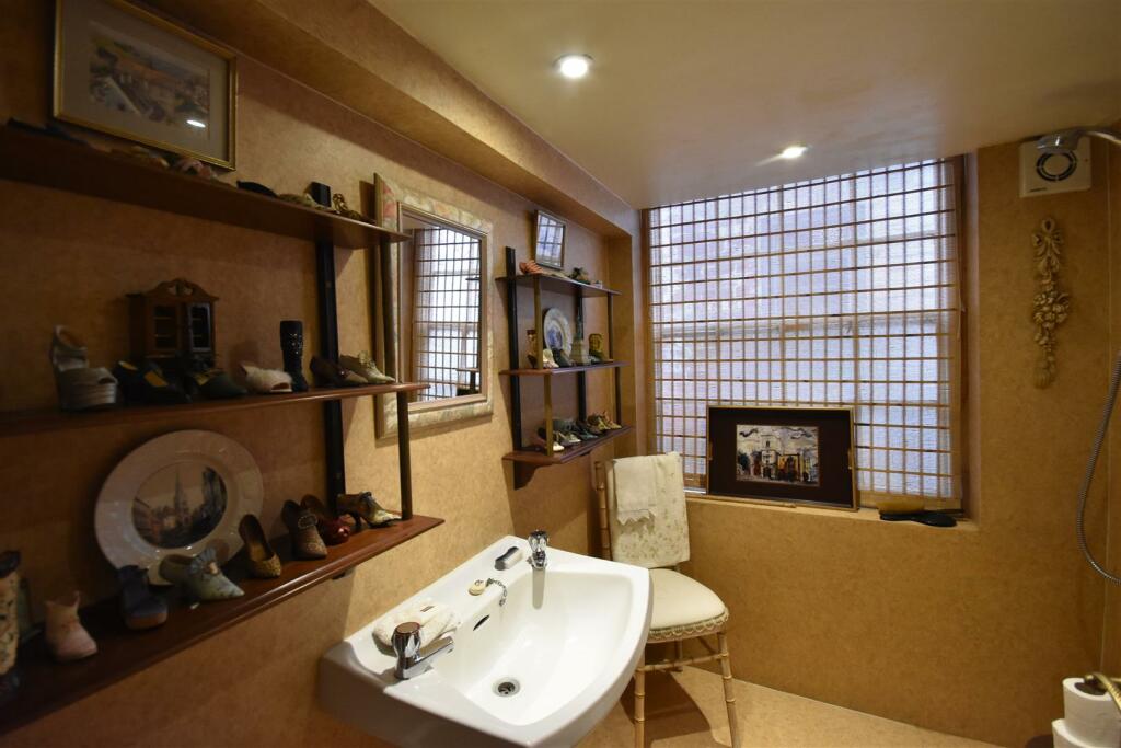 WET ROOM