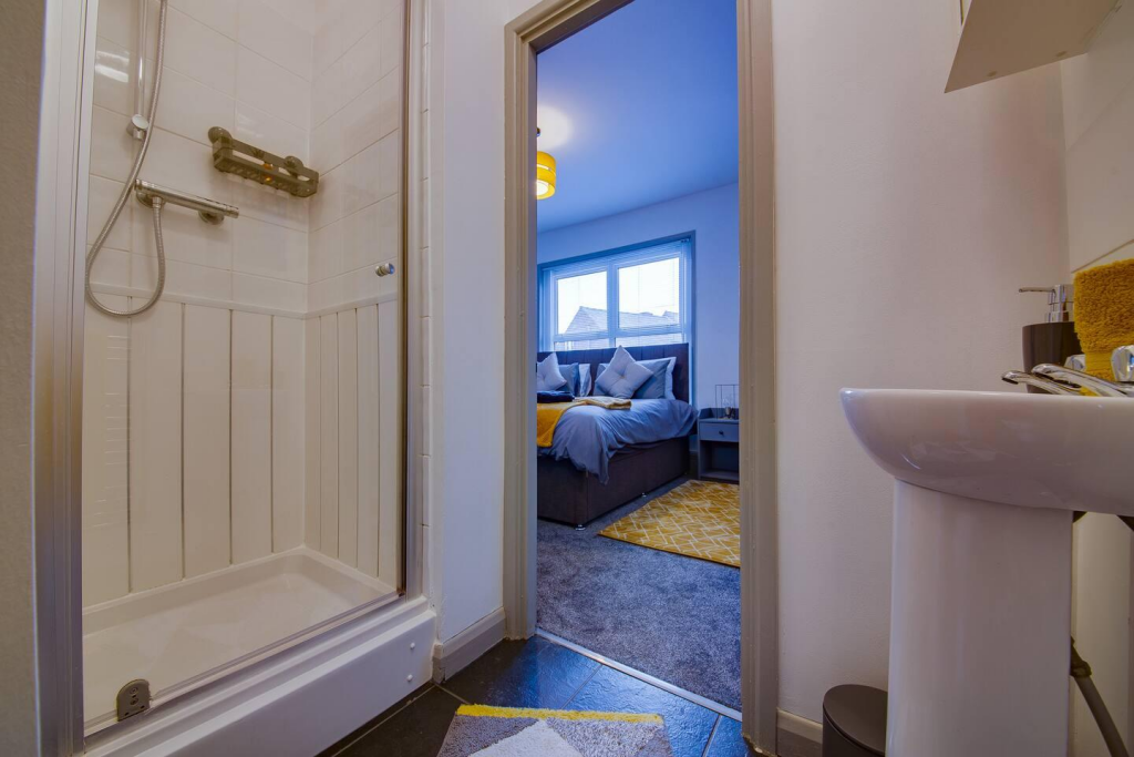 En-suite Bedroom 1.png