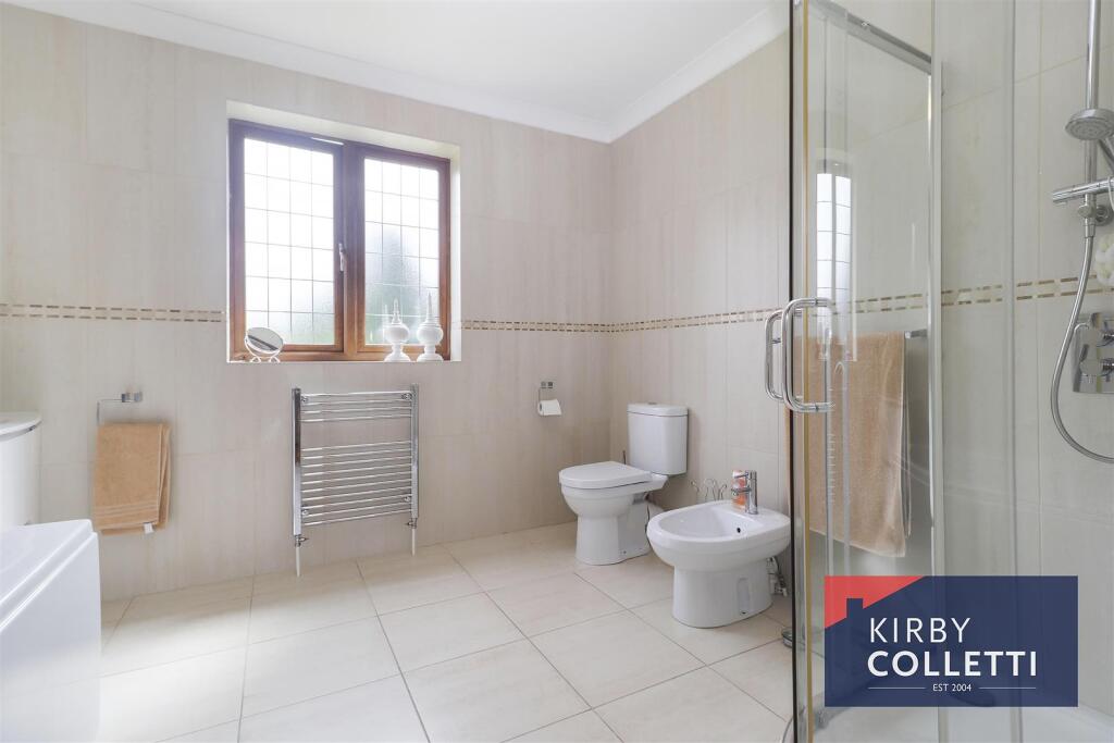 EN SUITE BATHROOM TO BEDROOM ONE