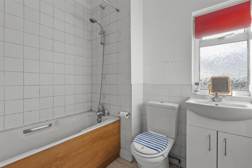 40 White Close, HP13 5NG-4.jpg