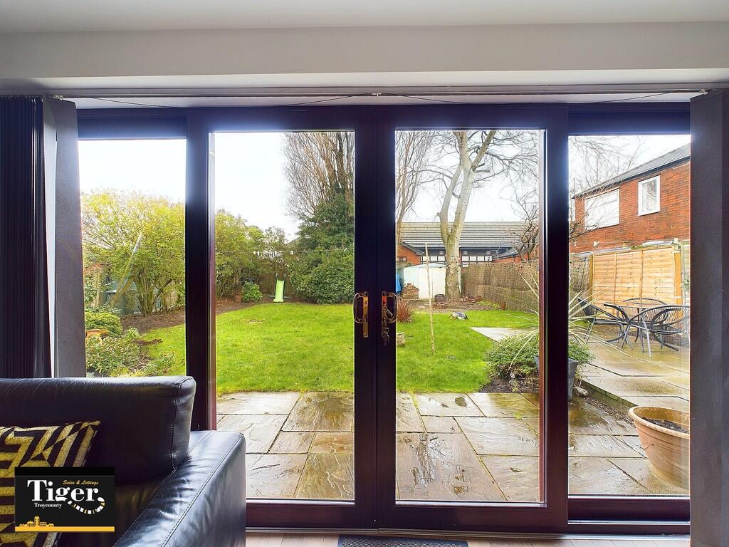 CAM02176G0-PR0484...