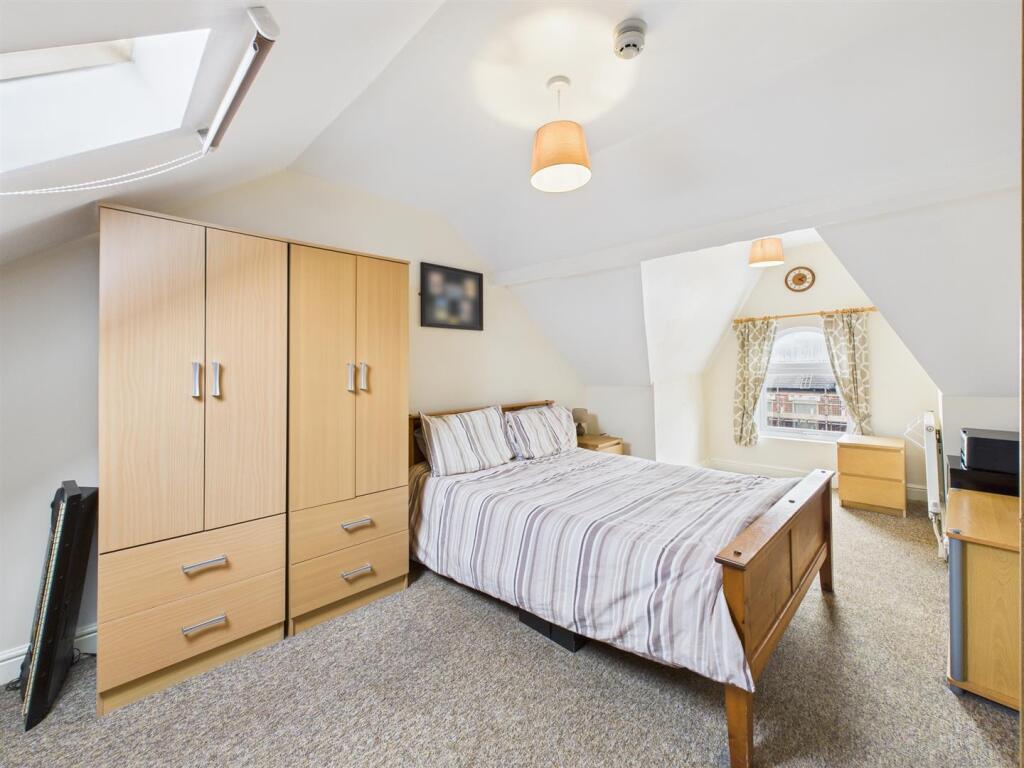 Bedroom: