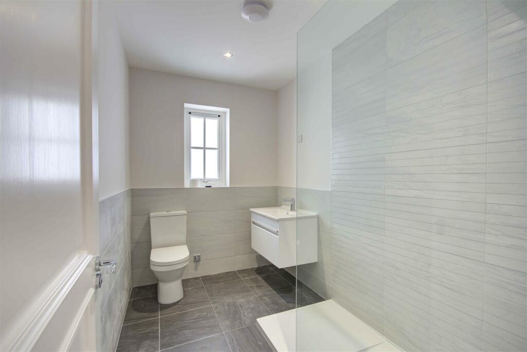 EN SUITE