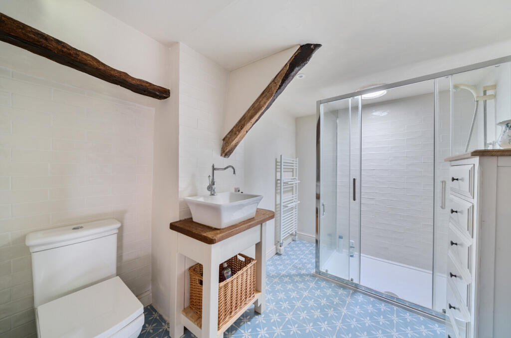 1328647-7-687f81e...