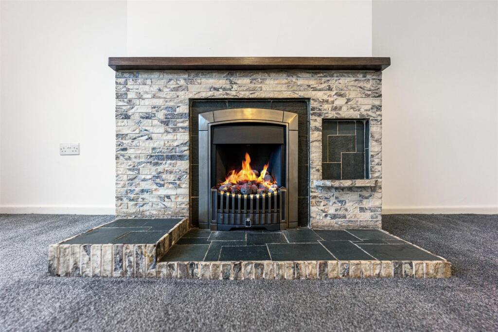 7 Epping close fireplace.jpg