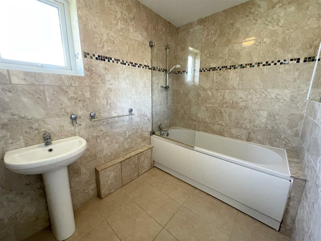 7. bathroom.jpg