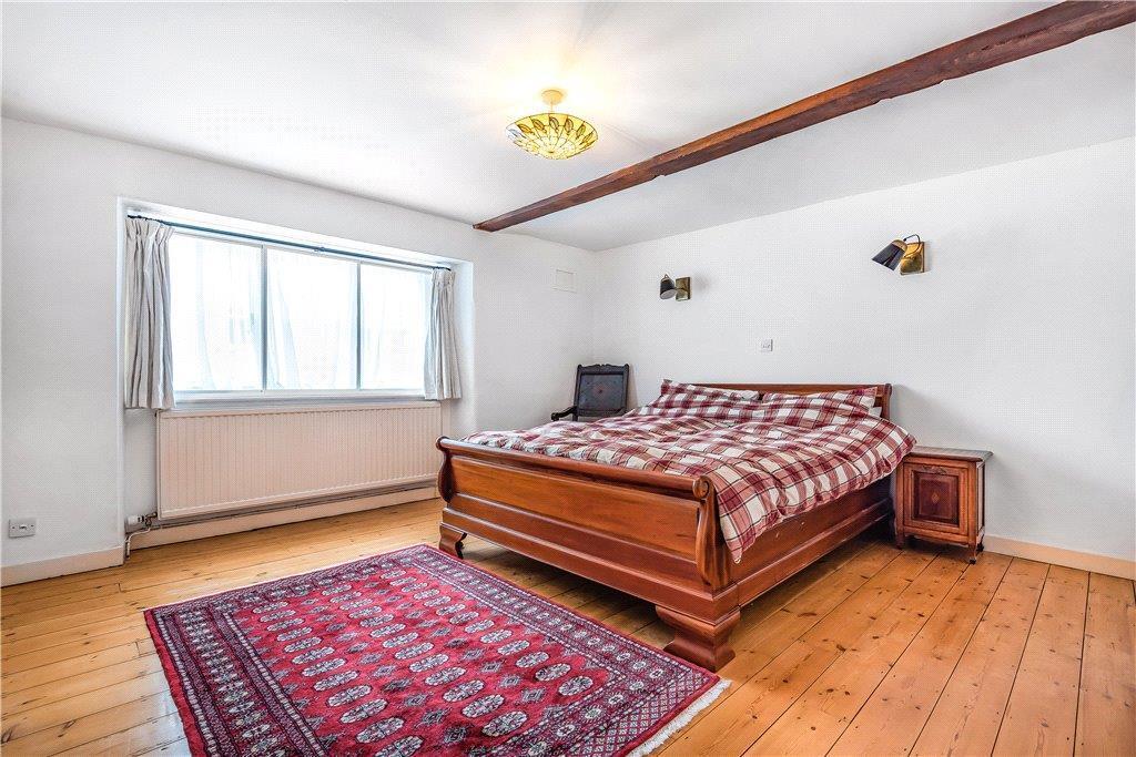 Bedroom 1.jpg