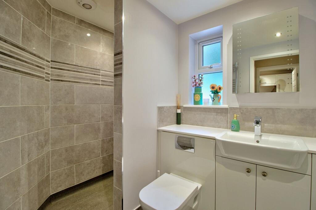 Downstairs Wetroom / Cloakroom