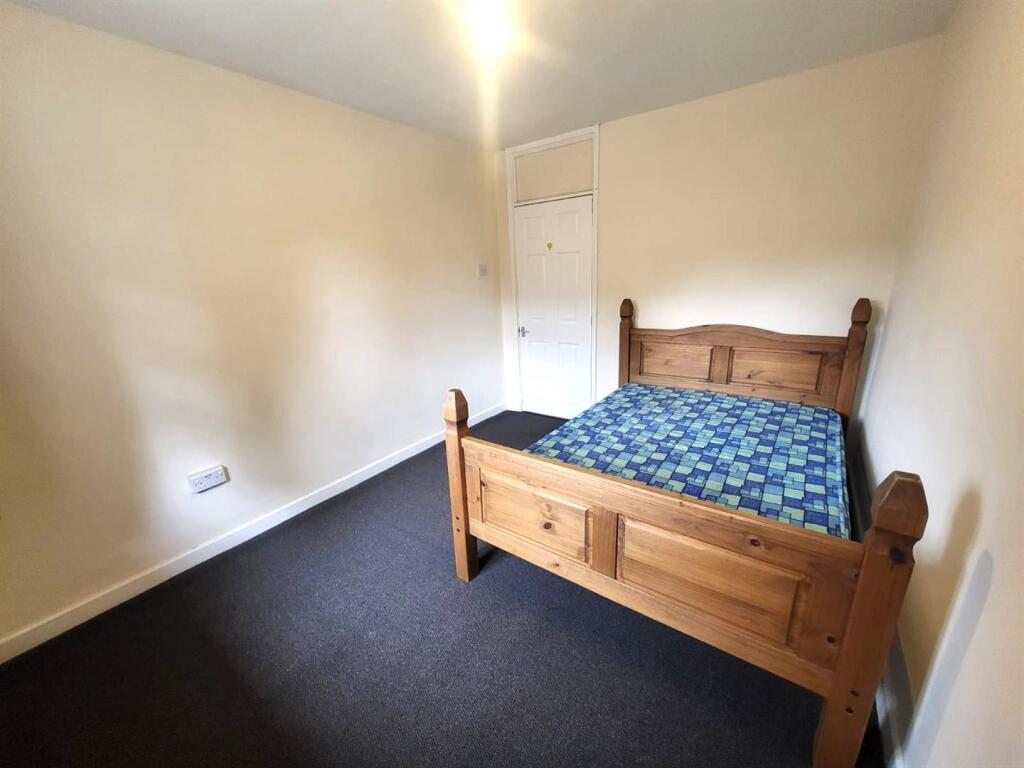 Bedroom Pic 1