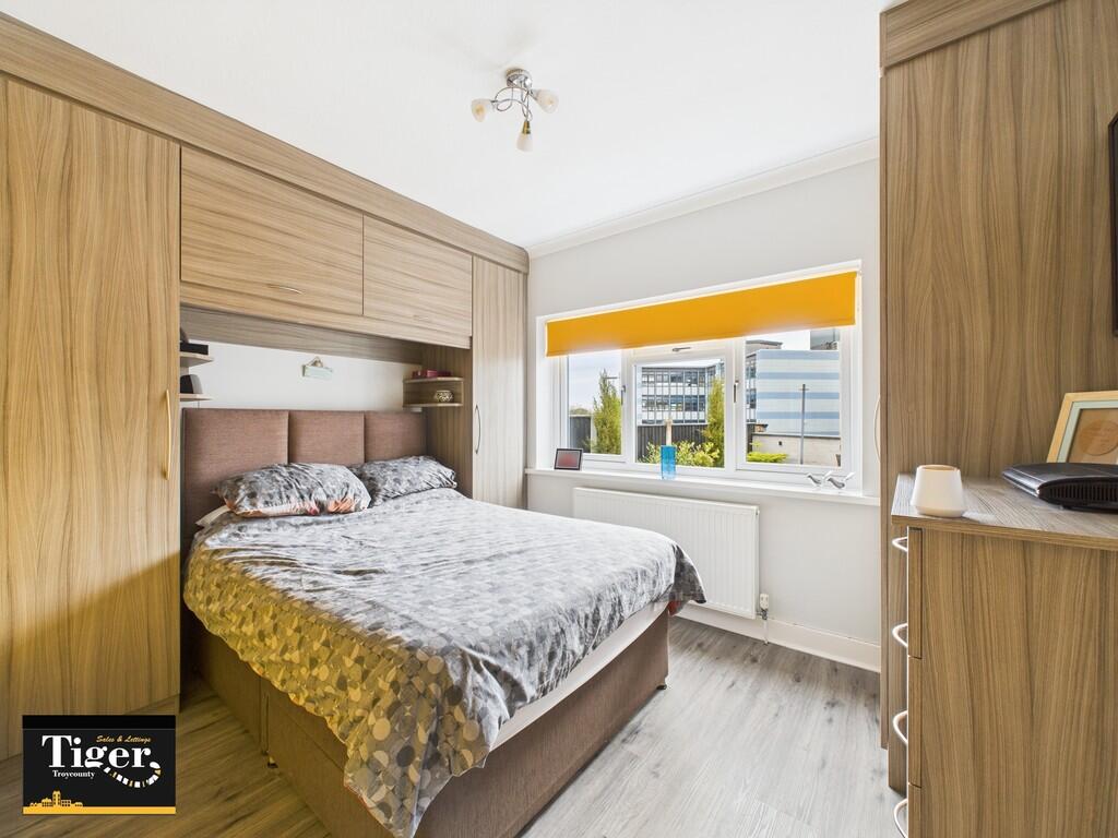 CAM02176G0-PR0552...