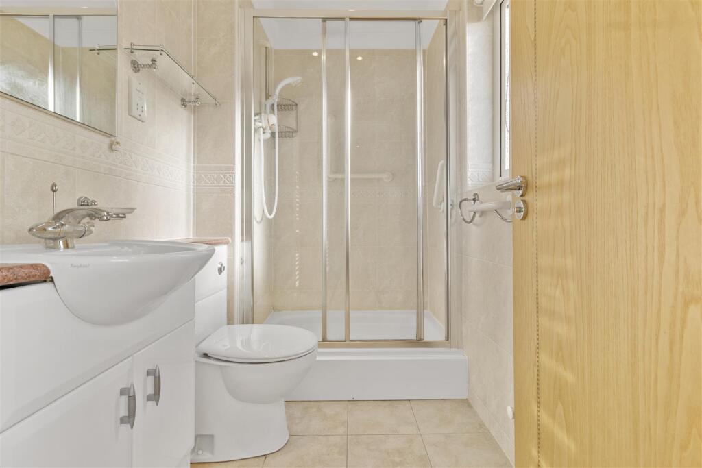 ensuite #2.jpg