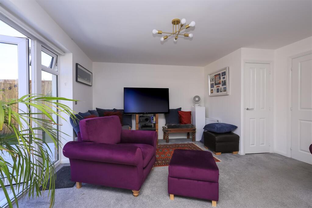 14 Kings Road, Ringmer, BN8 5FS (18).jpg