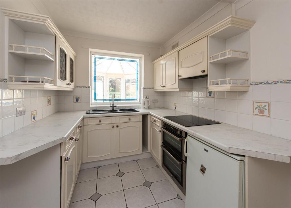 20 Brenton Road-kitchen.jpg